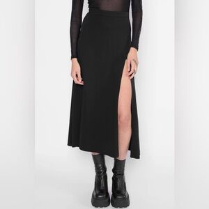 Mary Wyatt London Elegant Black Women's Skirt with slit